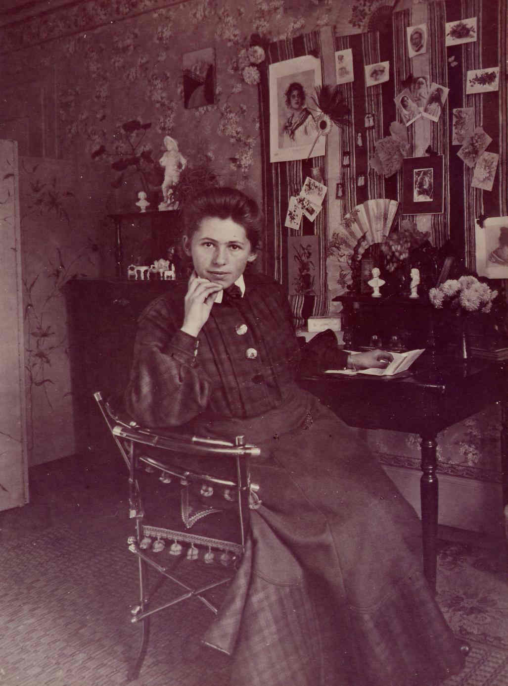 Sophie Taeuber in Trogen, c. 1904 | Photo: Photographer unknown – Archiv Stiftung Arp e. V., Berlin/Rolandswerth